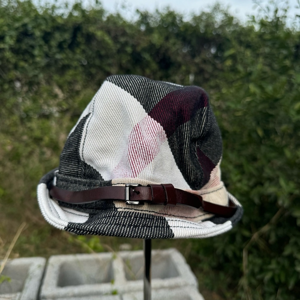 BURBERRY Authentic House Check Bucket Hat